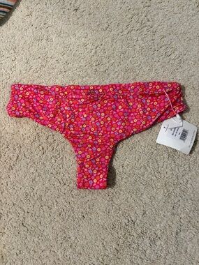 MAI BNWT large bottoms